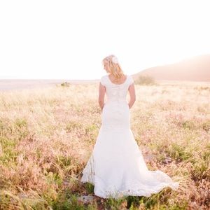 Elegantly beautiful modest wedding dress!!